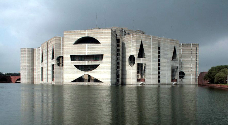 রেলস্টেশনে নবায়নযোগ্য জ্বালানির মাধ্যমে বিদ্যুতায়নের নির্দেশ